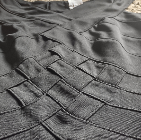 Woman's dress - Picture 3 of 7